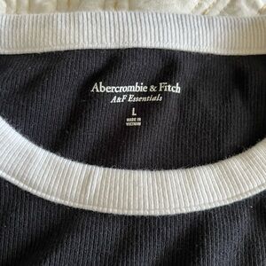 Abercrombie & Fitch Black and White Crewneck Sweater